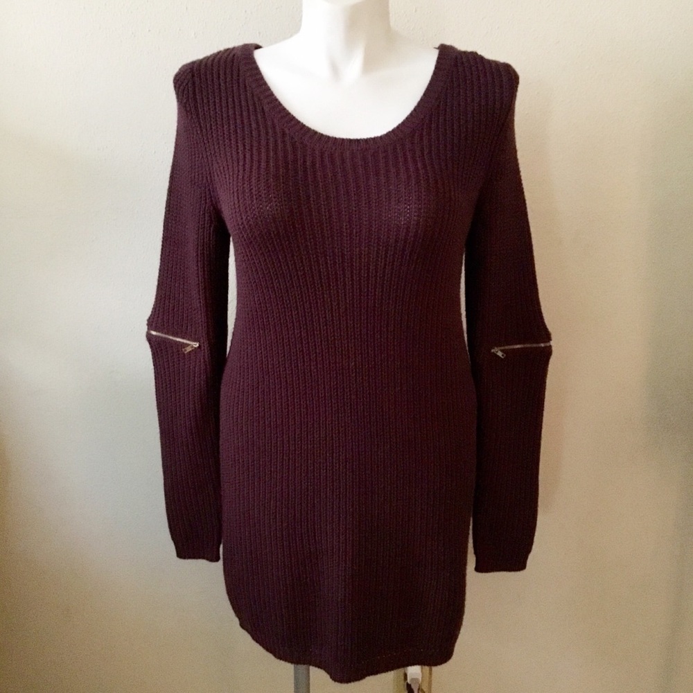 Maroon sweater dress with Zip elbow